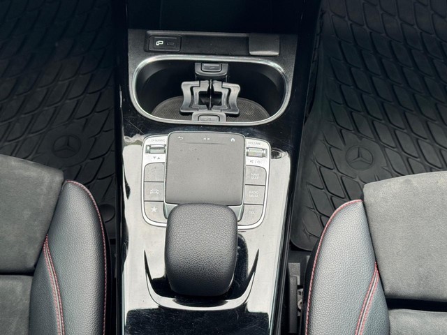 Mercedes-Benz CLA Vehicle Full-screen Gallery Image 16