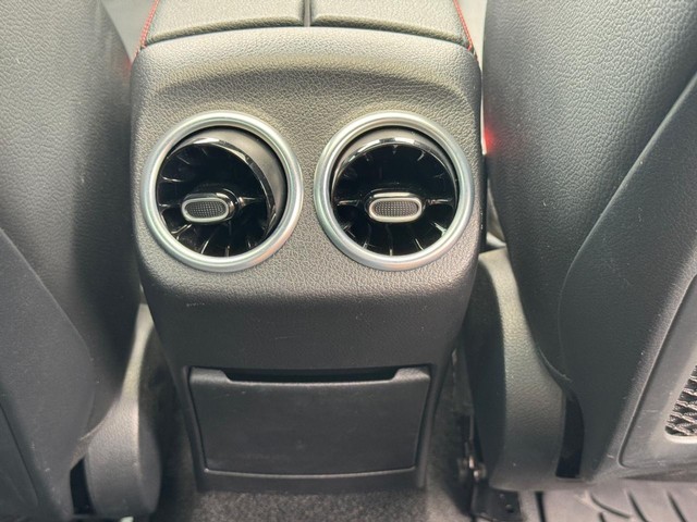 Mercedes-Benz CLA Vehicle Full-screen Gallery Image 17
