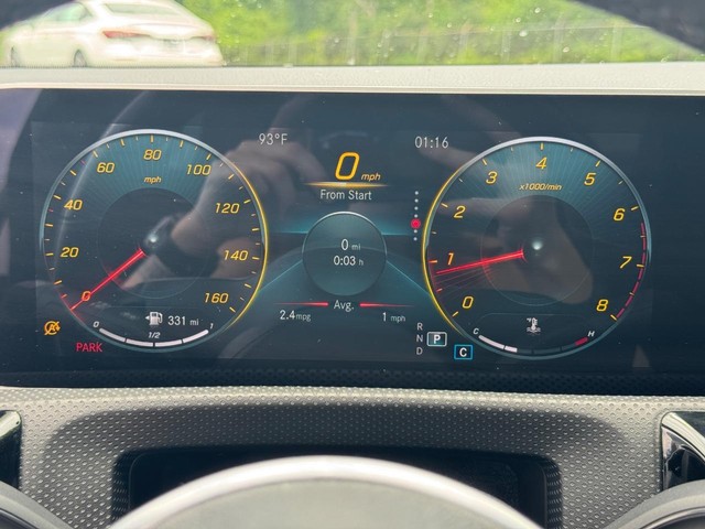 Mercedes-Benz CLA Vehicle Full-screen Gallery Image 21
