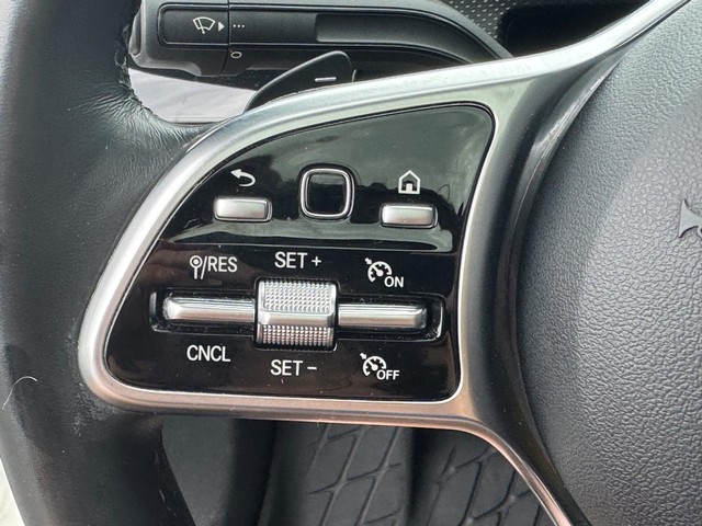 Mercedes-Benz CLA Vehicle Full-screen Gallery Image 22