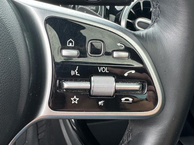 Mercedes-Benz CLA Vehicle Full-screen Gallery Image 23