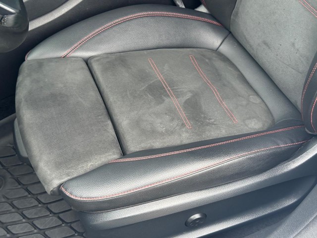 Mercedes-Benz CLA Vehicle Full-screen Gallery Image 29