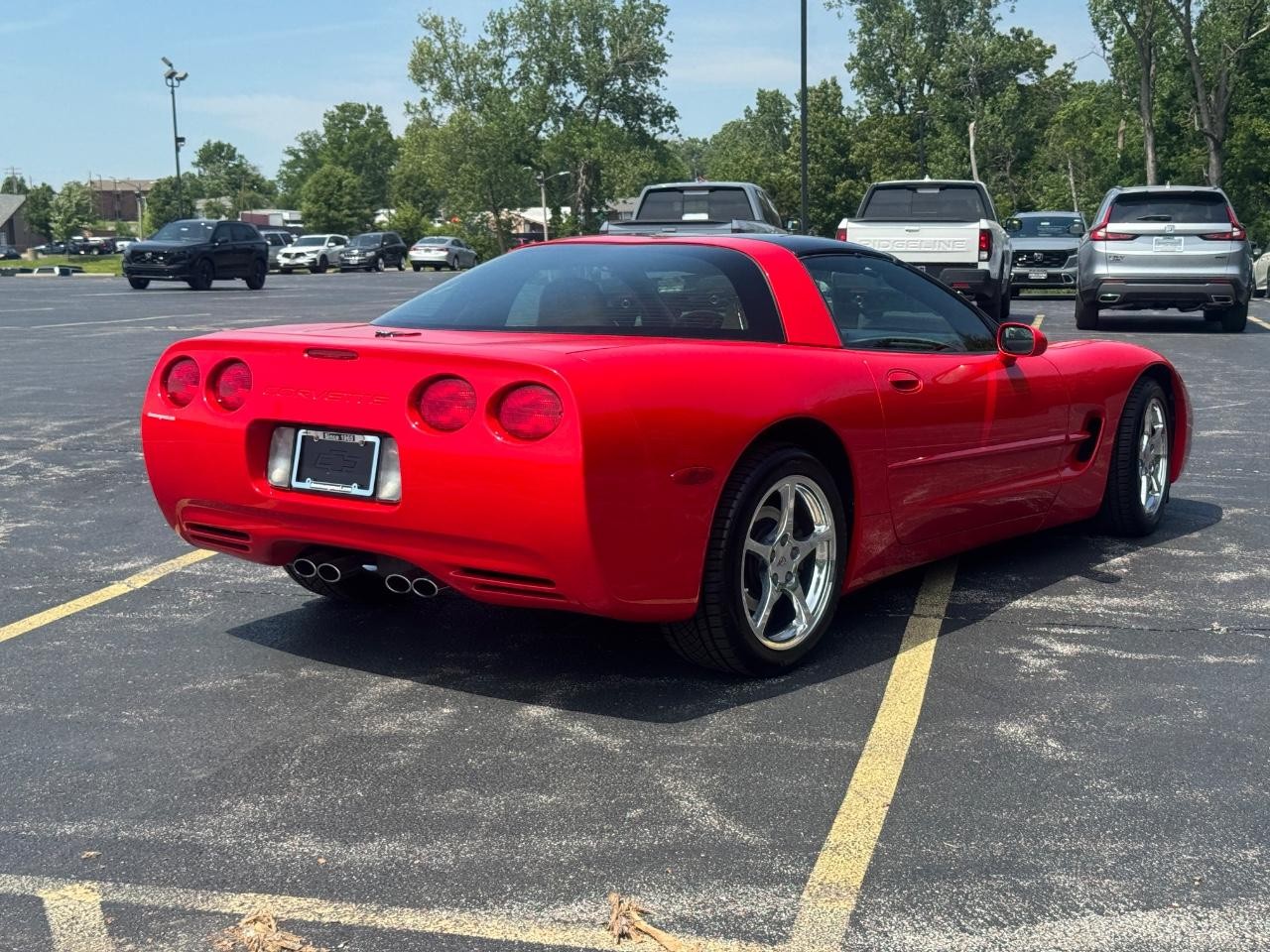 Chevrolet Corvette Vehicle Full-screen Gallery Image 04