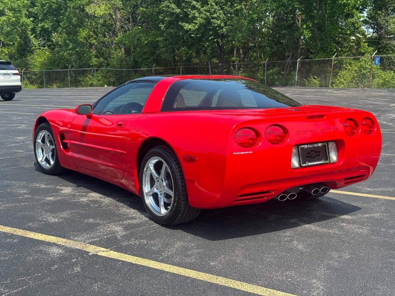 Chevrolet Corvette Vehicle Full-screen Gallery Image 05