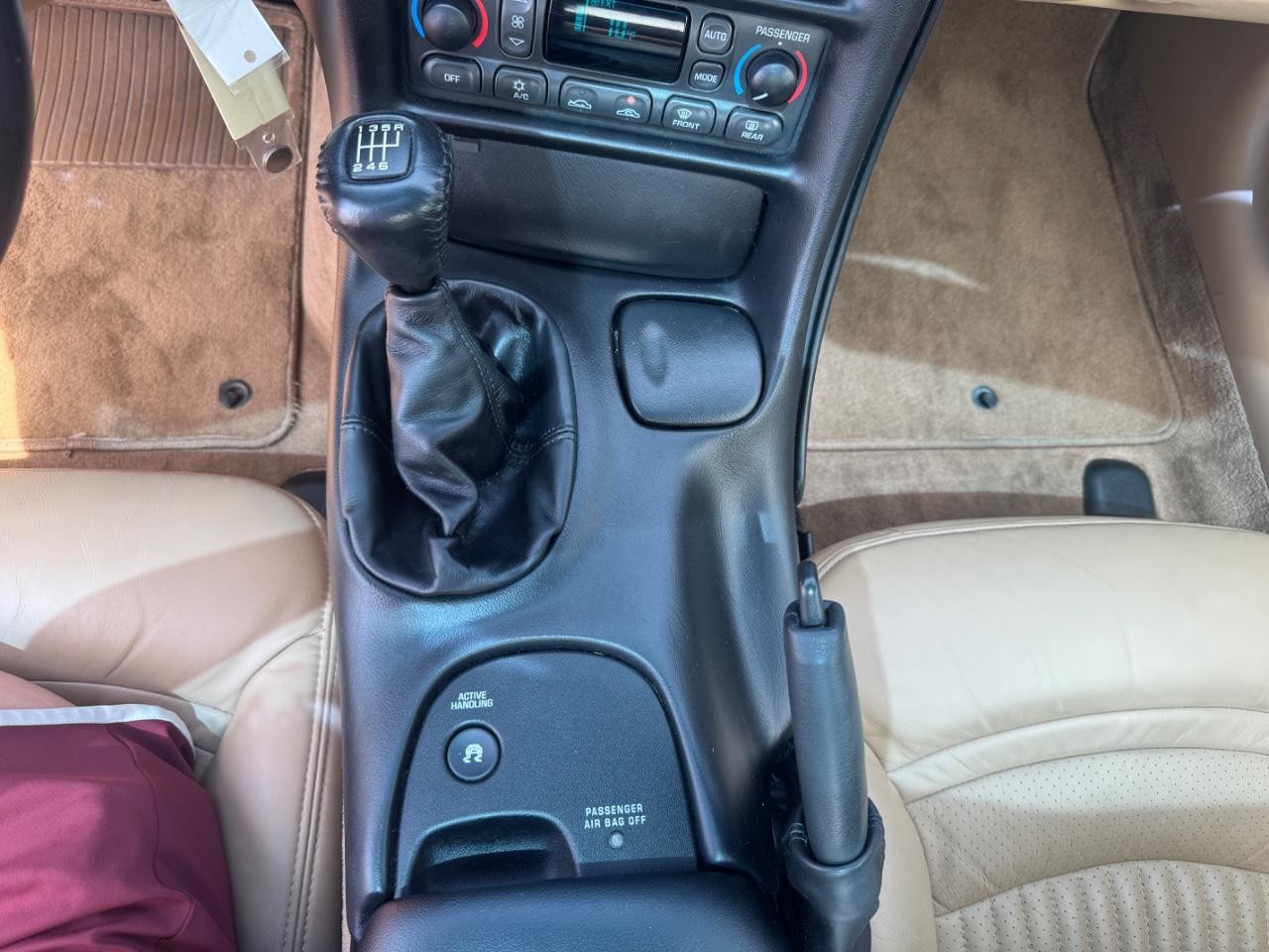 Chevrolet Corvette Vehicle Full-screen Gallery Image 13