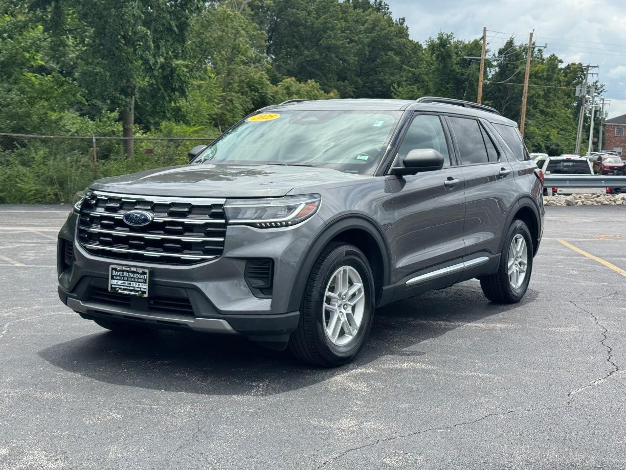 Ford Explorer Vehicle Full-screen Gallery Image 09
