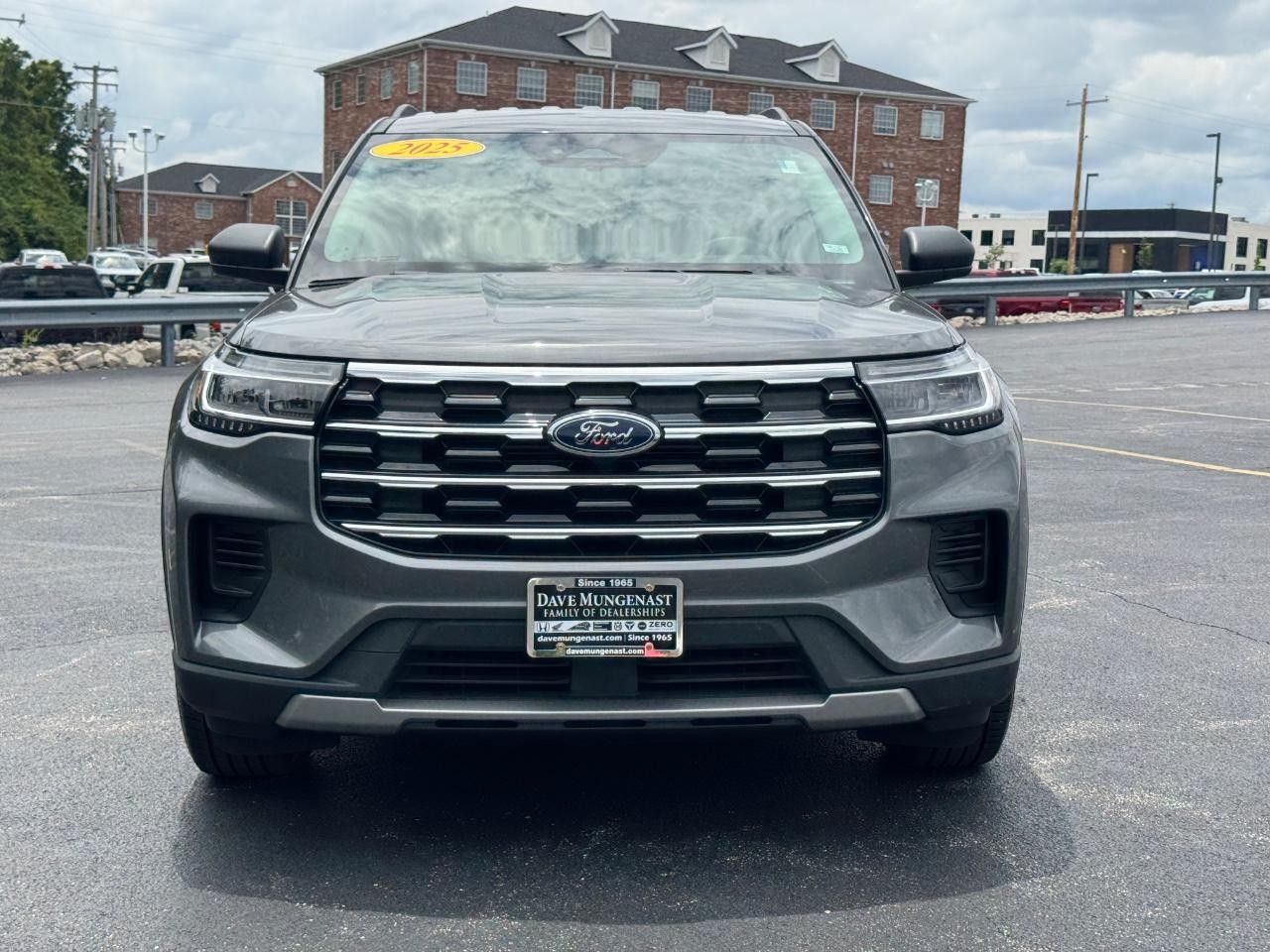 Ford Explorer Vehicle Full-screen Gallery Image 10