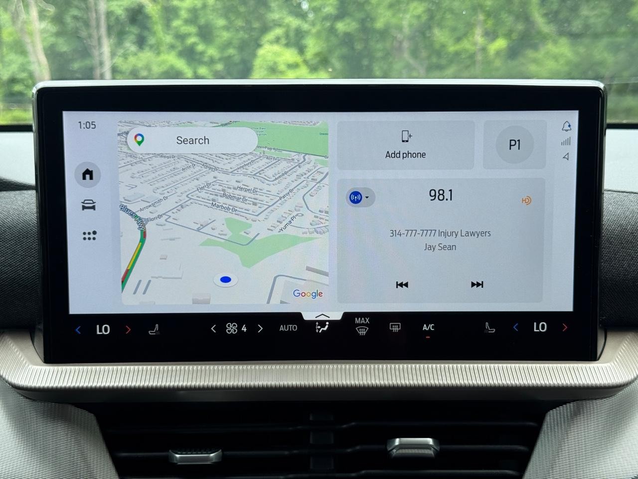 Ford Explorer Vehicle Full-screen Gallery Image 15