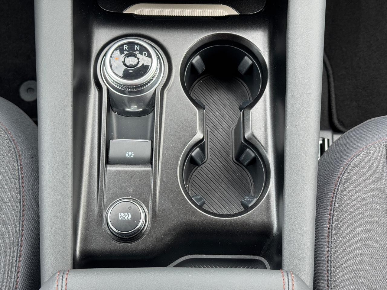 Ford Explorer Vehicle Full-screen Gallery Image 17