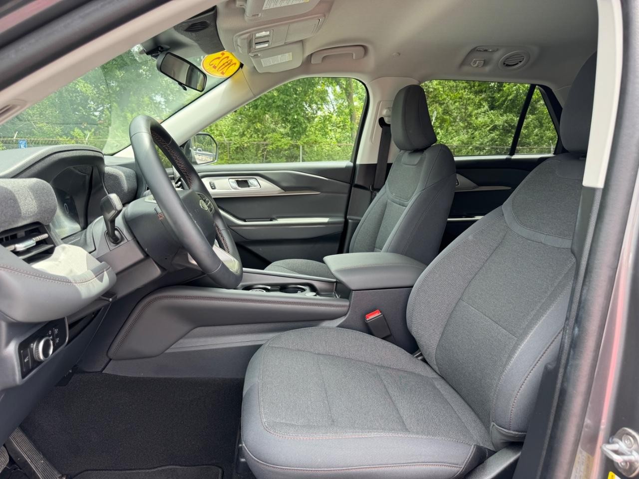Ford Explorer Vehicle Full-screen Gallery Image 20