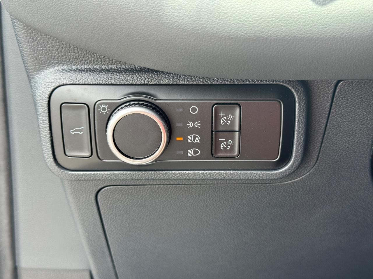 Ford Explorer Vehicle Full-screen Gallery Image 24