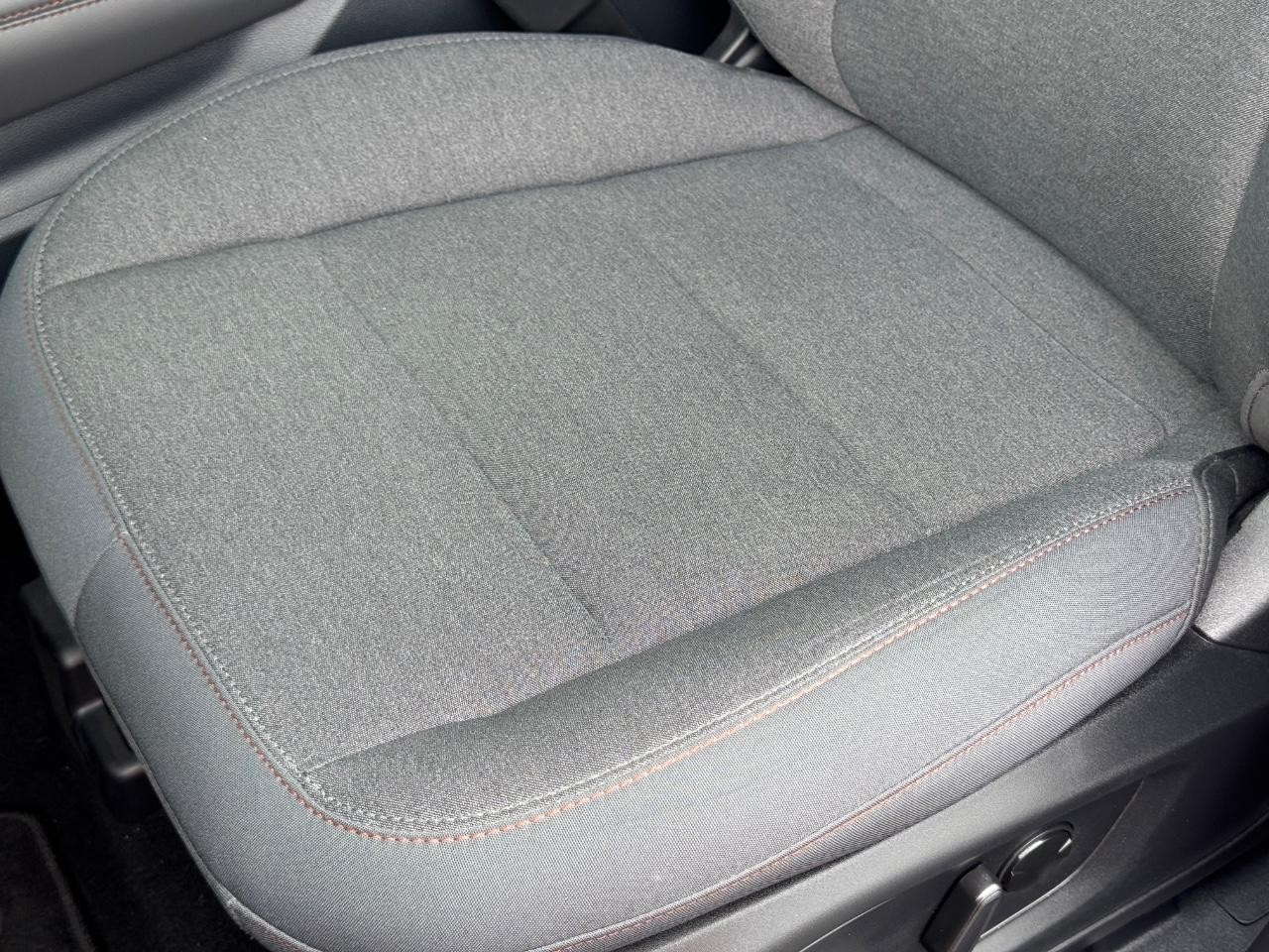 Ford Explorer Vehicle Full-screen Gallery Image 28