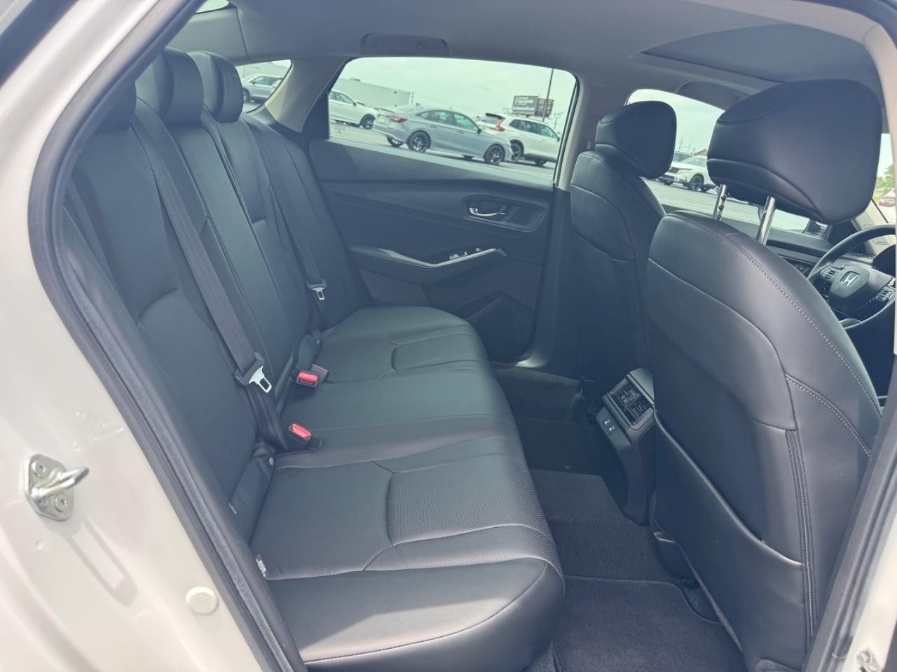 Honda Accord Hybrid Vehicle Full-screen Gallery Image 11