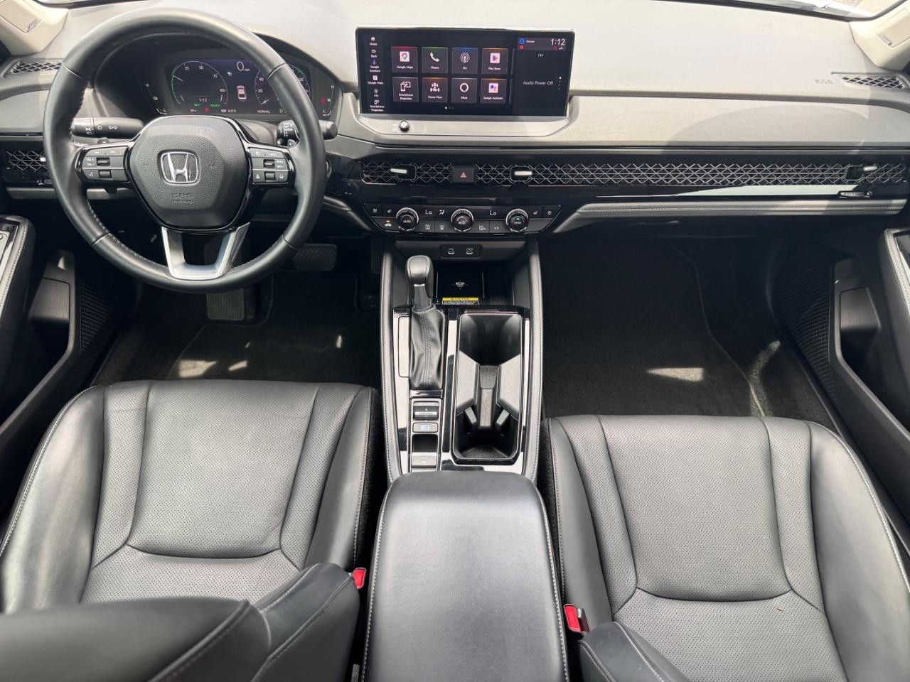 Honda Accord Hybrid Vehicle Full-screen Gallery Image 12