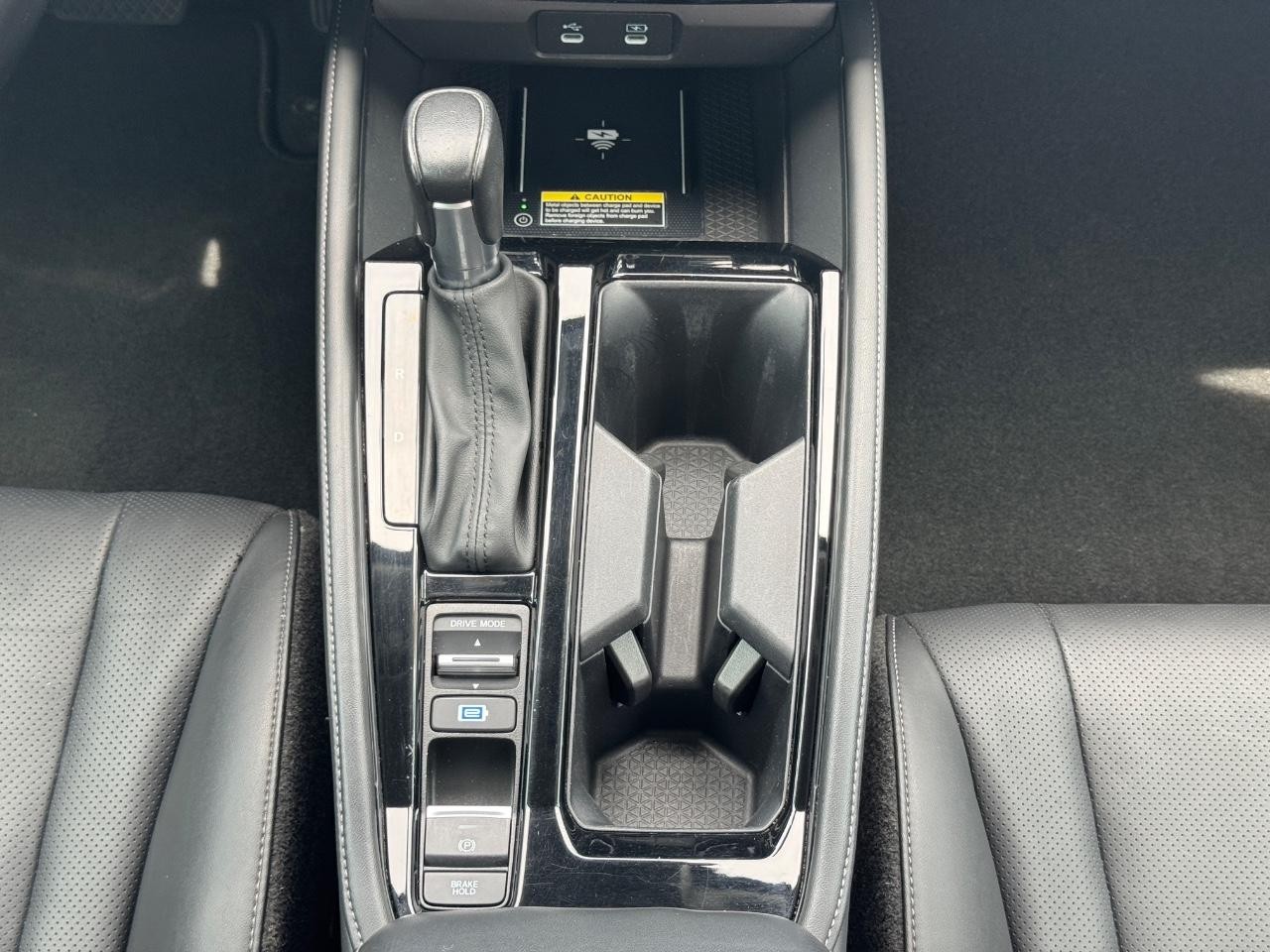 Honda Accord Hybrid Vehicle Full-screen Gallery Image 16
