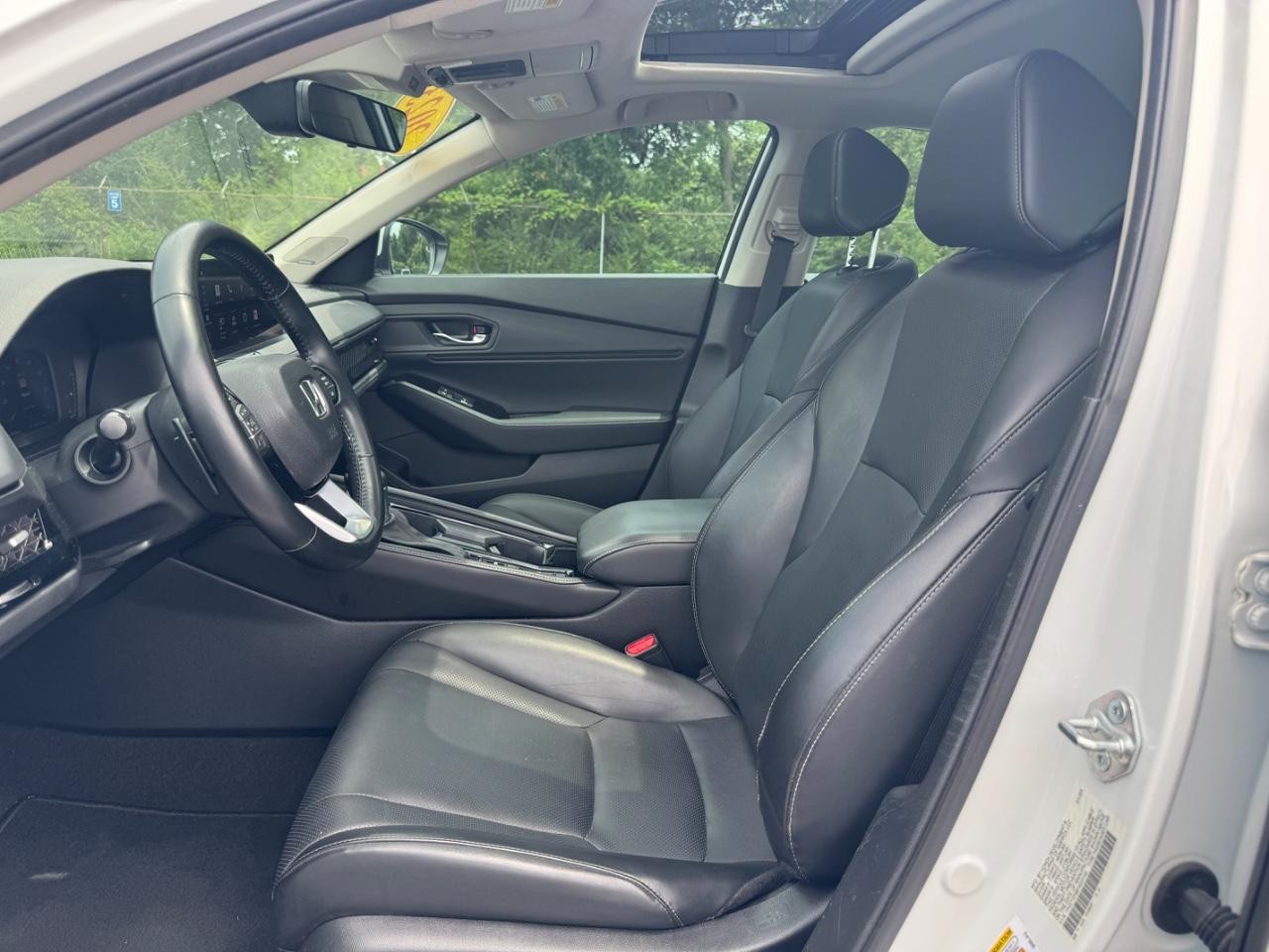 Honda Accord Hybrid Vehicle Full-screen Gallery Image 19