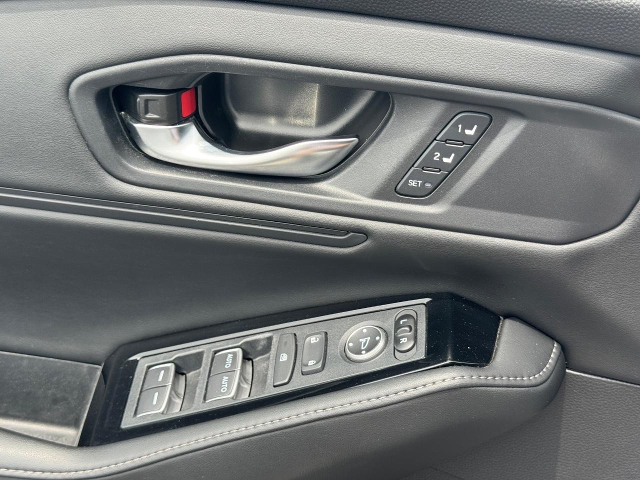 Honda Accord Hybrid Vehicle Full-screen Gallery Image 26