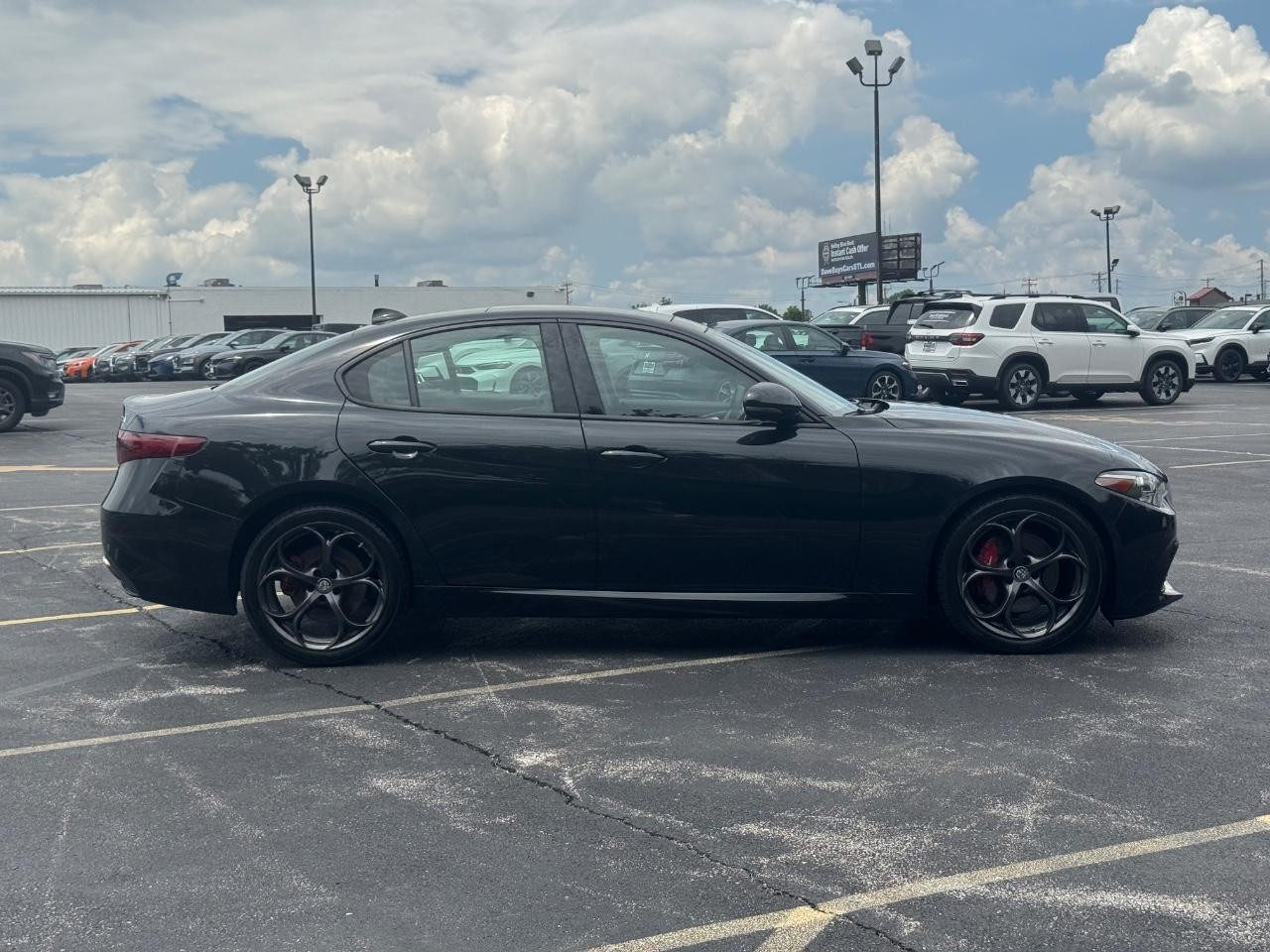 Alfa Romeo Giulia Vehicle Full-screen Gallery Image 03