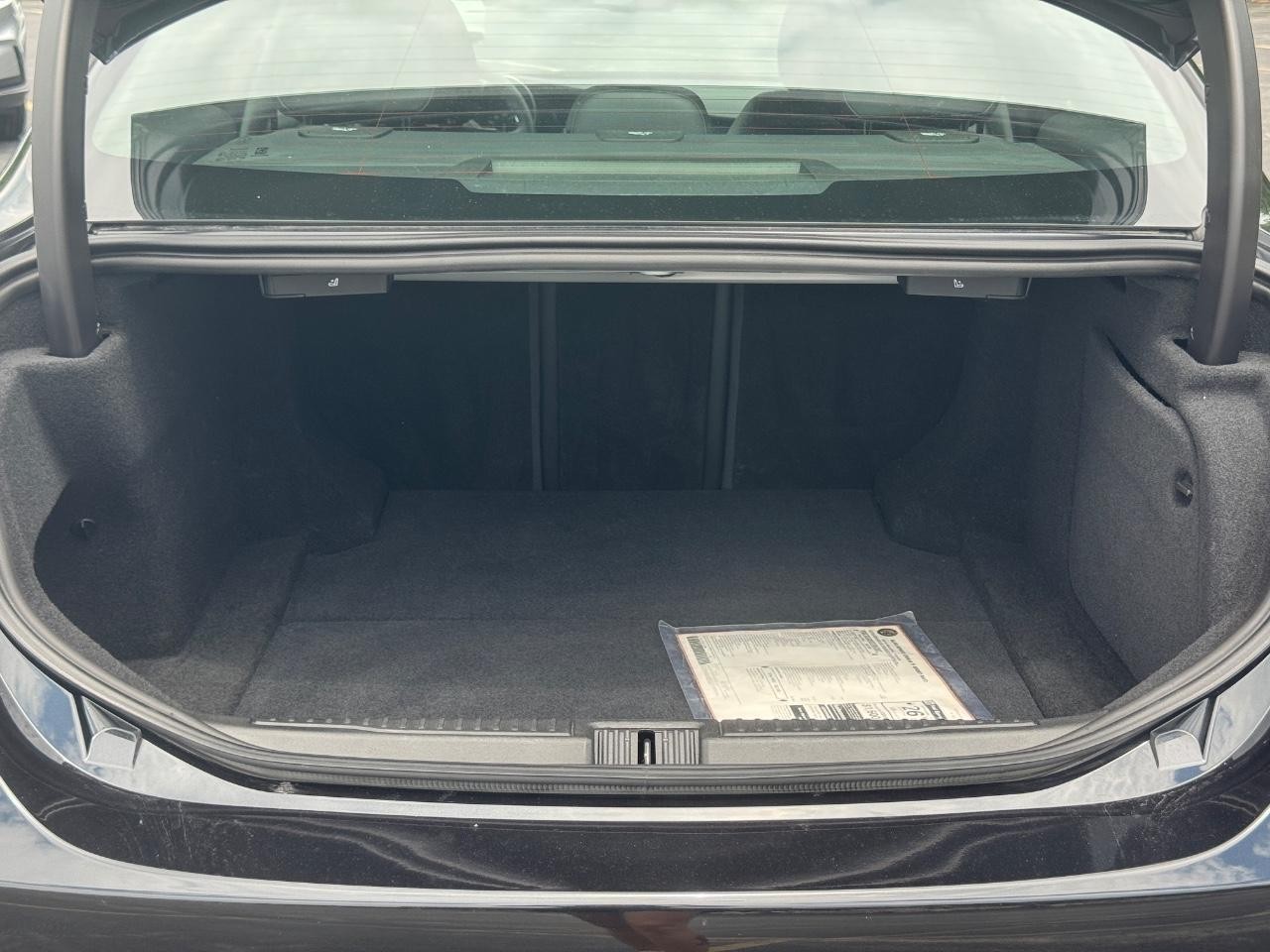 Alfa Romeo Giulia Vehicle Full-screen Gallery Image 05