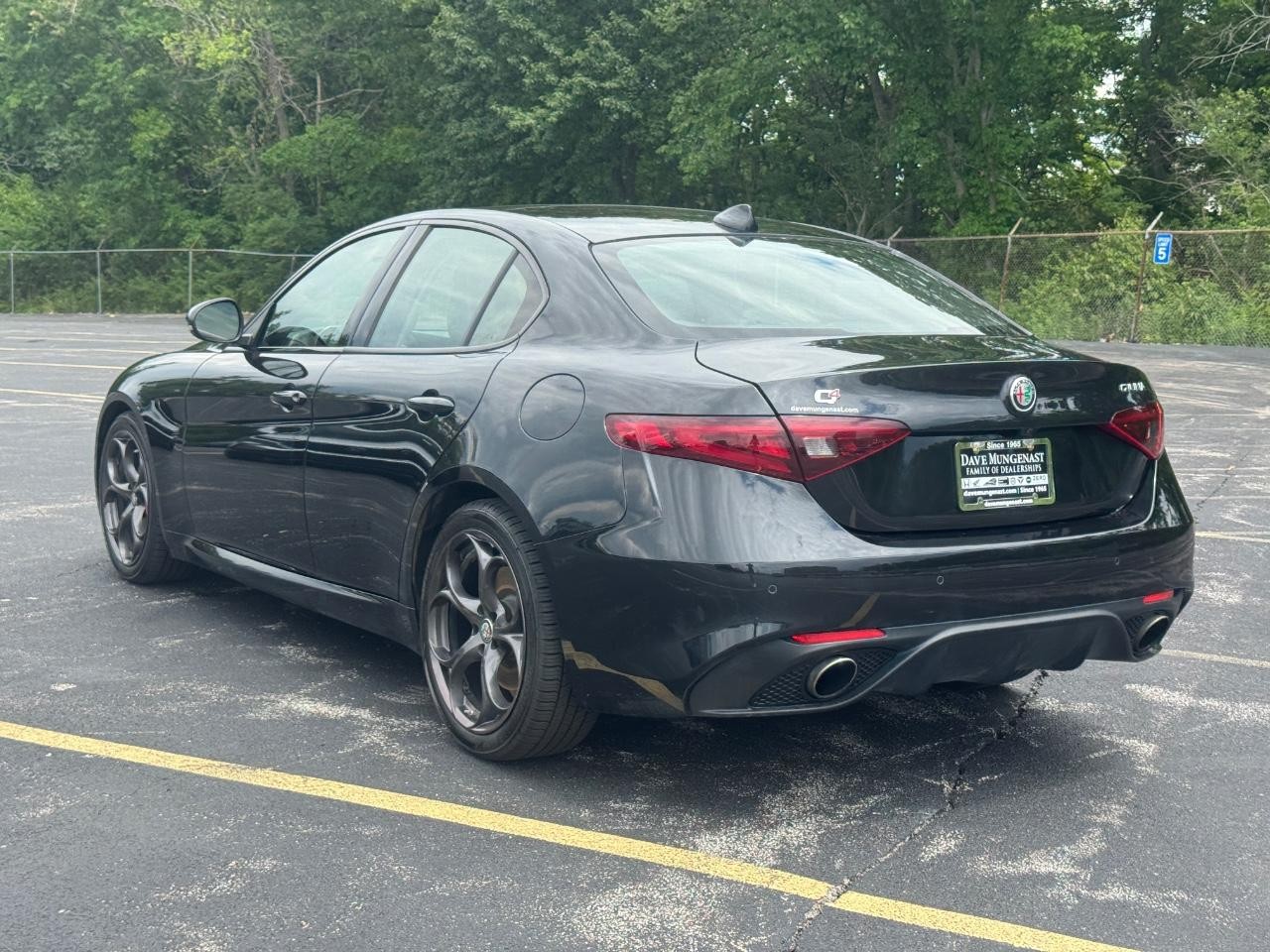 Alfa Romeo Giulia Vehicle Full-screen Gallery Image 07