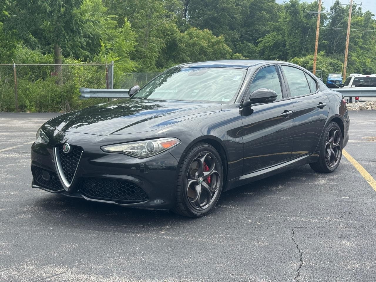 Alfa Romeo Giulia Vehicle Full-screen Gallery Image 09