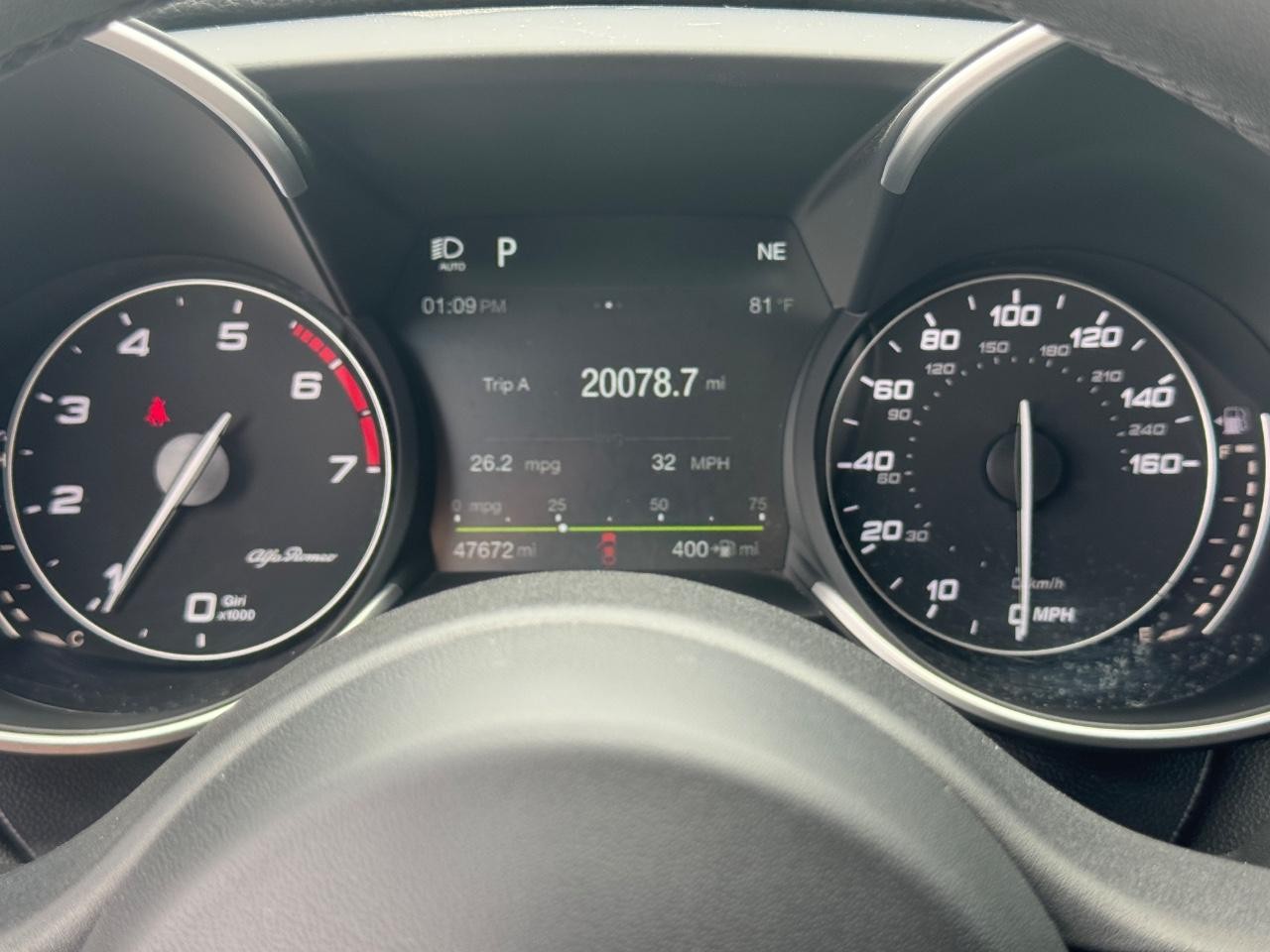 Alfa Romeo Giulia Vehicle Full-screen Gallery Image 21