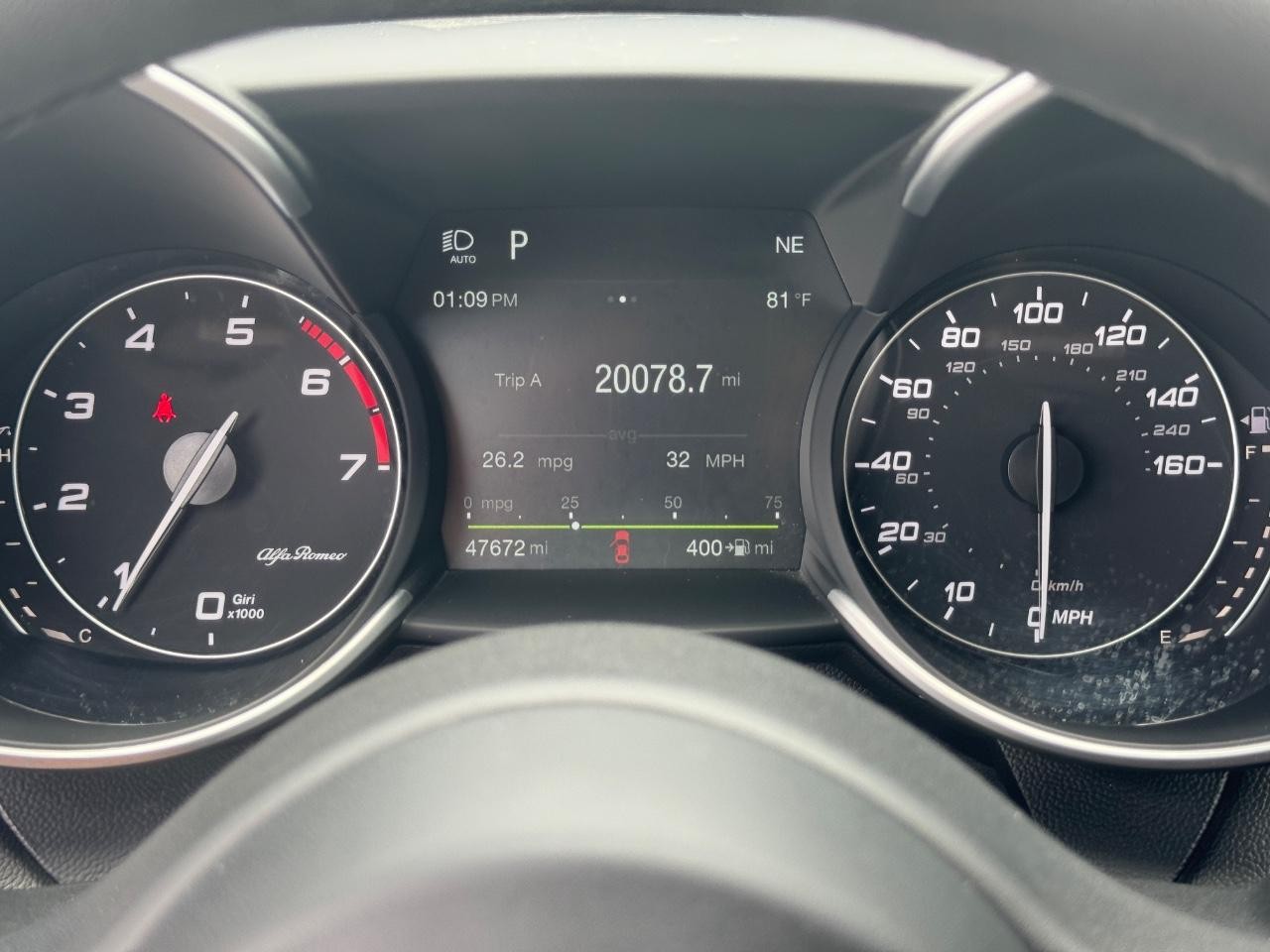 Alfa Romeo Giulia Vehicle Full-screen Gallery Image 22