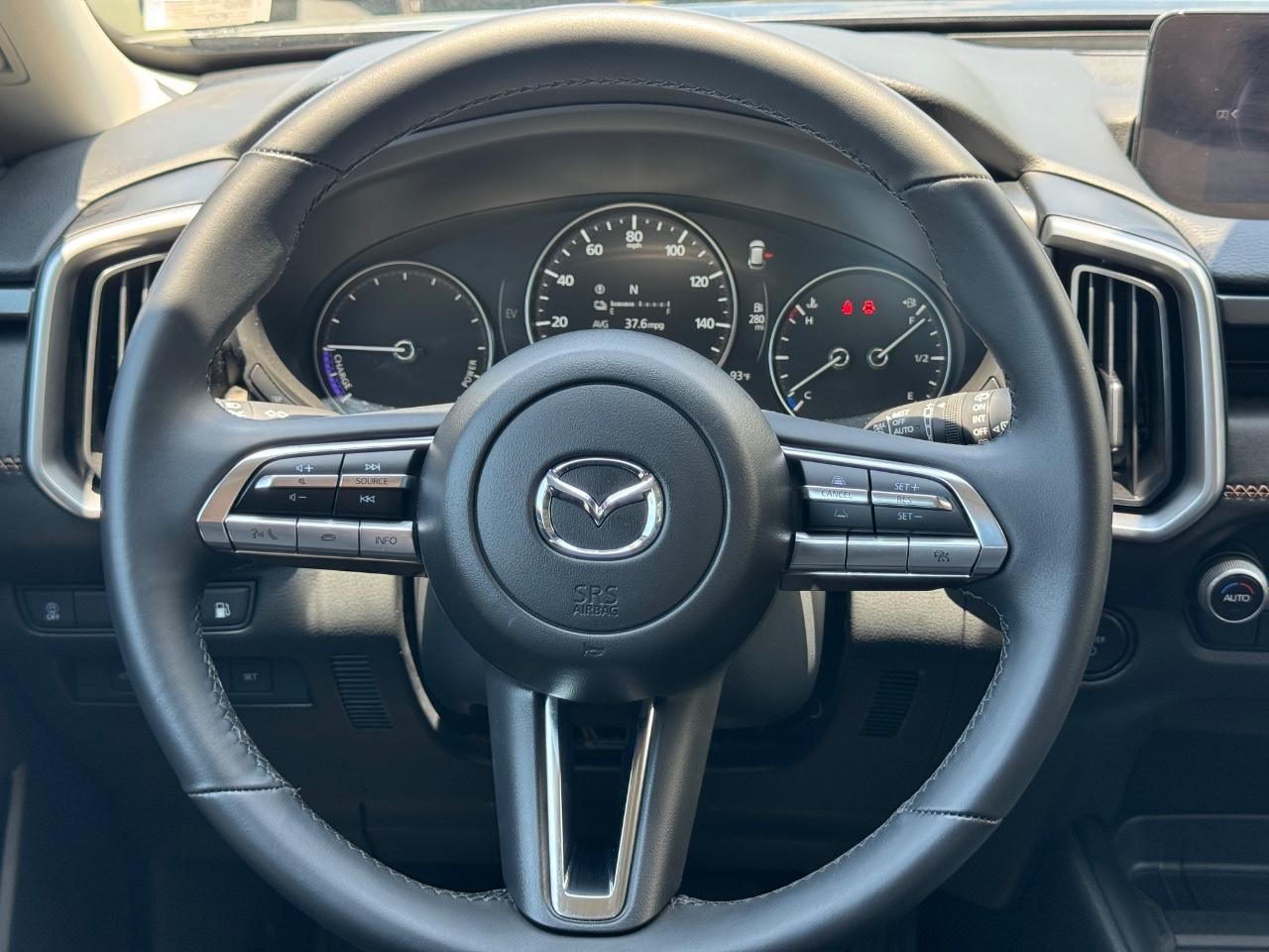 Mazda CX-50 Hybrid Vehicle Full-screen Gallery Image 21