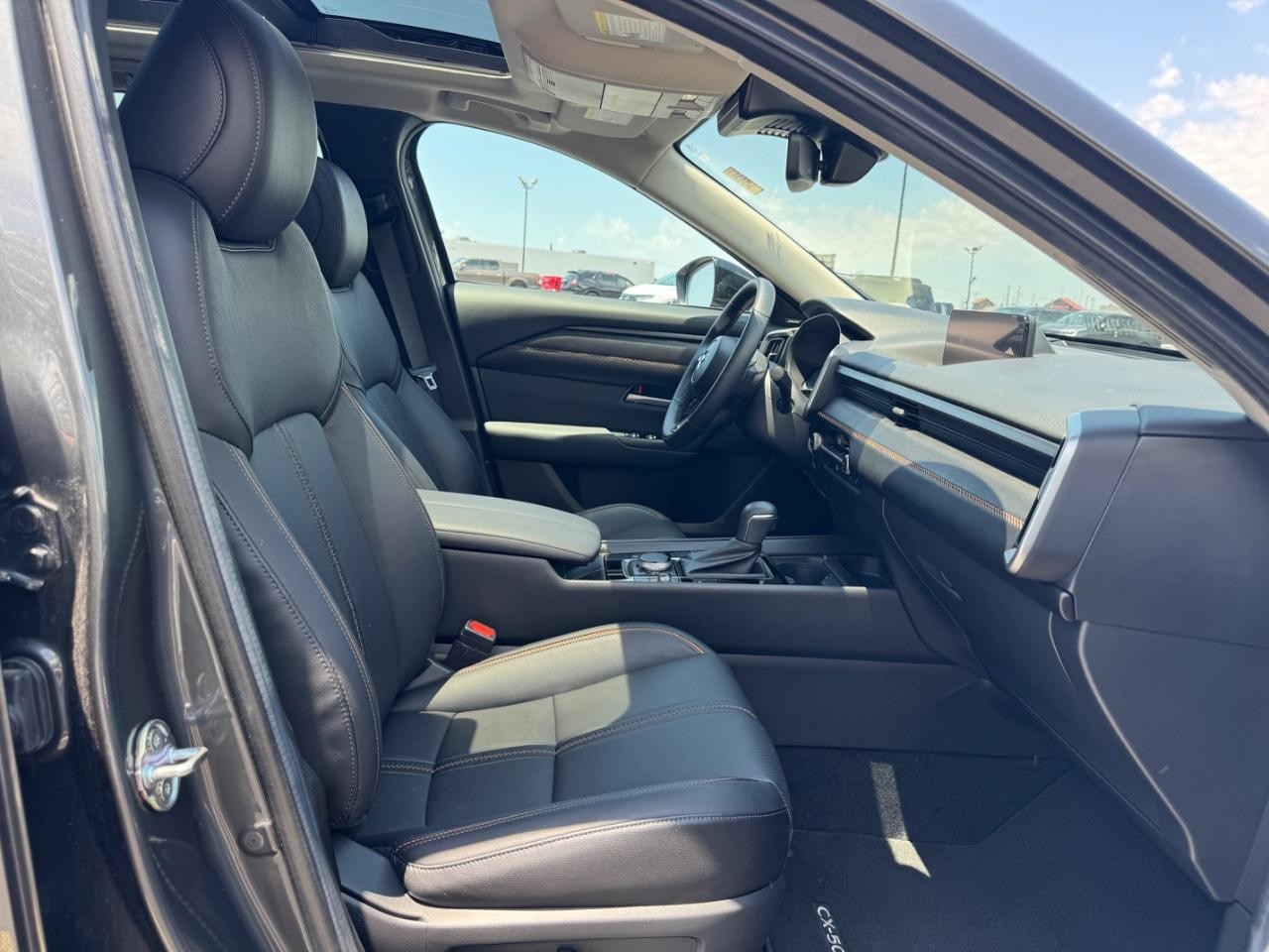 Mazda CX-50 Hybrid Vehicle Full-screen Gallery Image 26