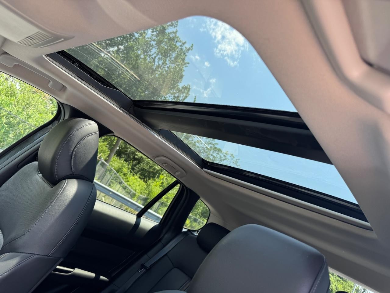 Mazda CX-50 Hybrid Vehicle Full-screen Gallery Image 28