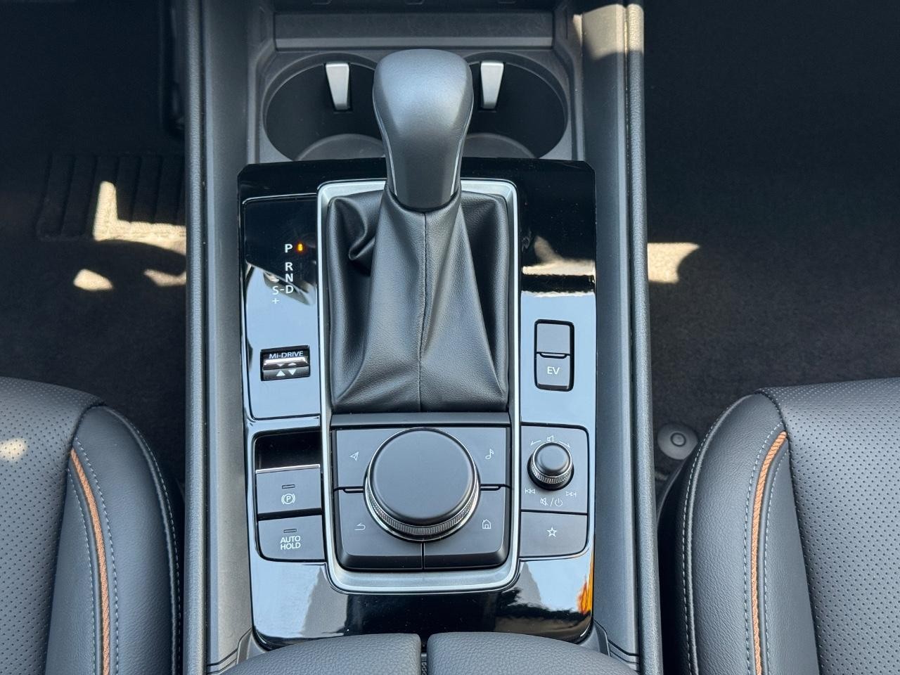 Mazda CX-50 Hybrid Vehicle Full-screen Gallery Image 51