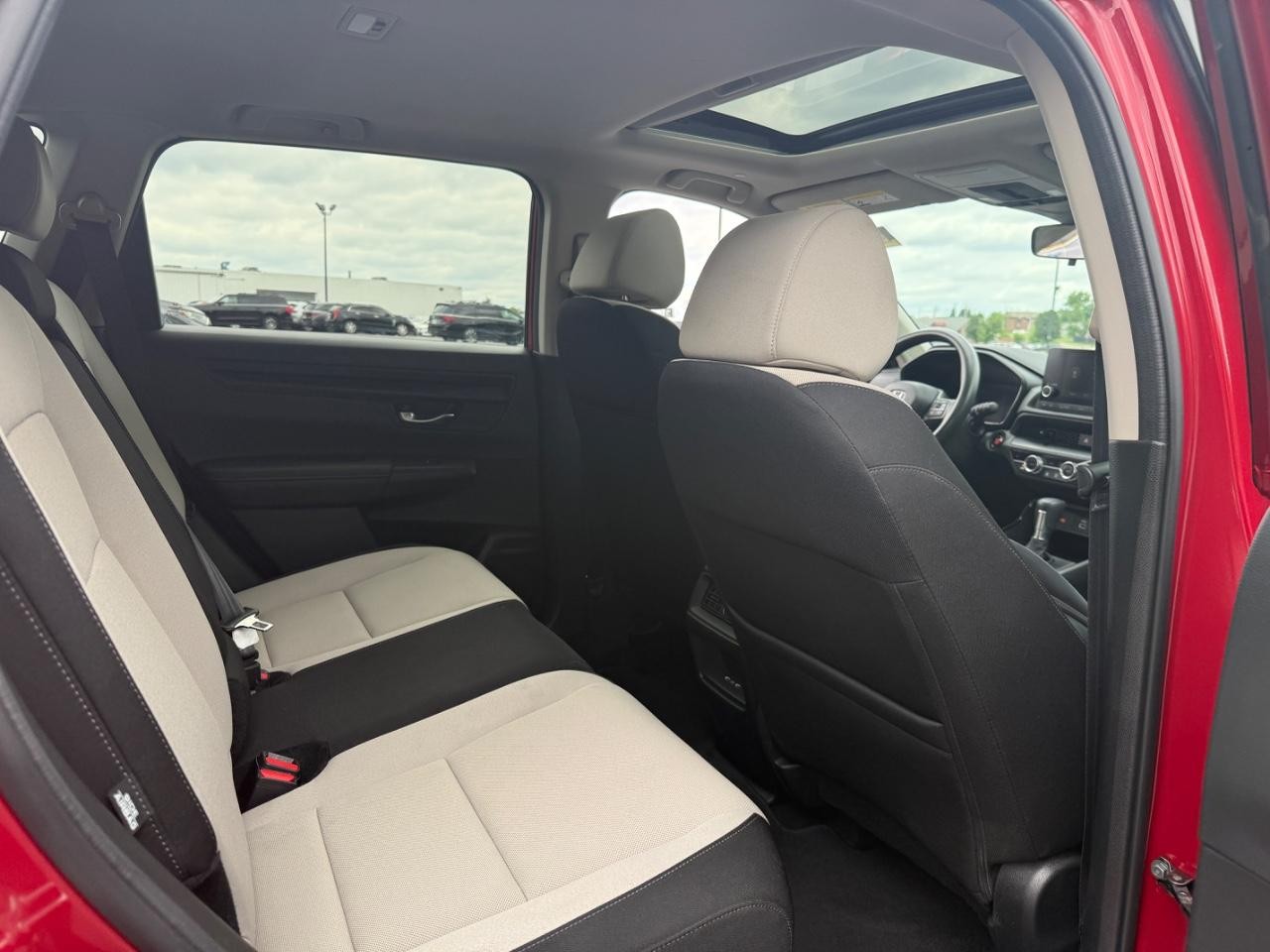 Honda CR-V Vehicle Full-screen Gallery Image 10