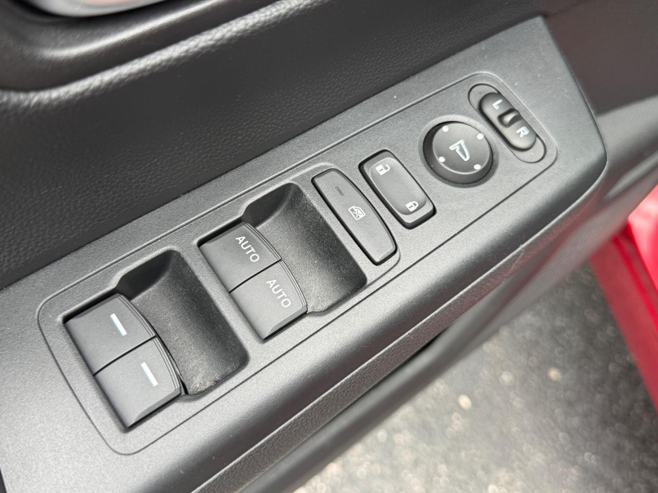 Honda CR-V Vehicle Full-screen Gallery Image 15