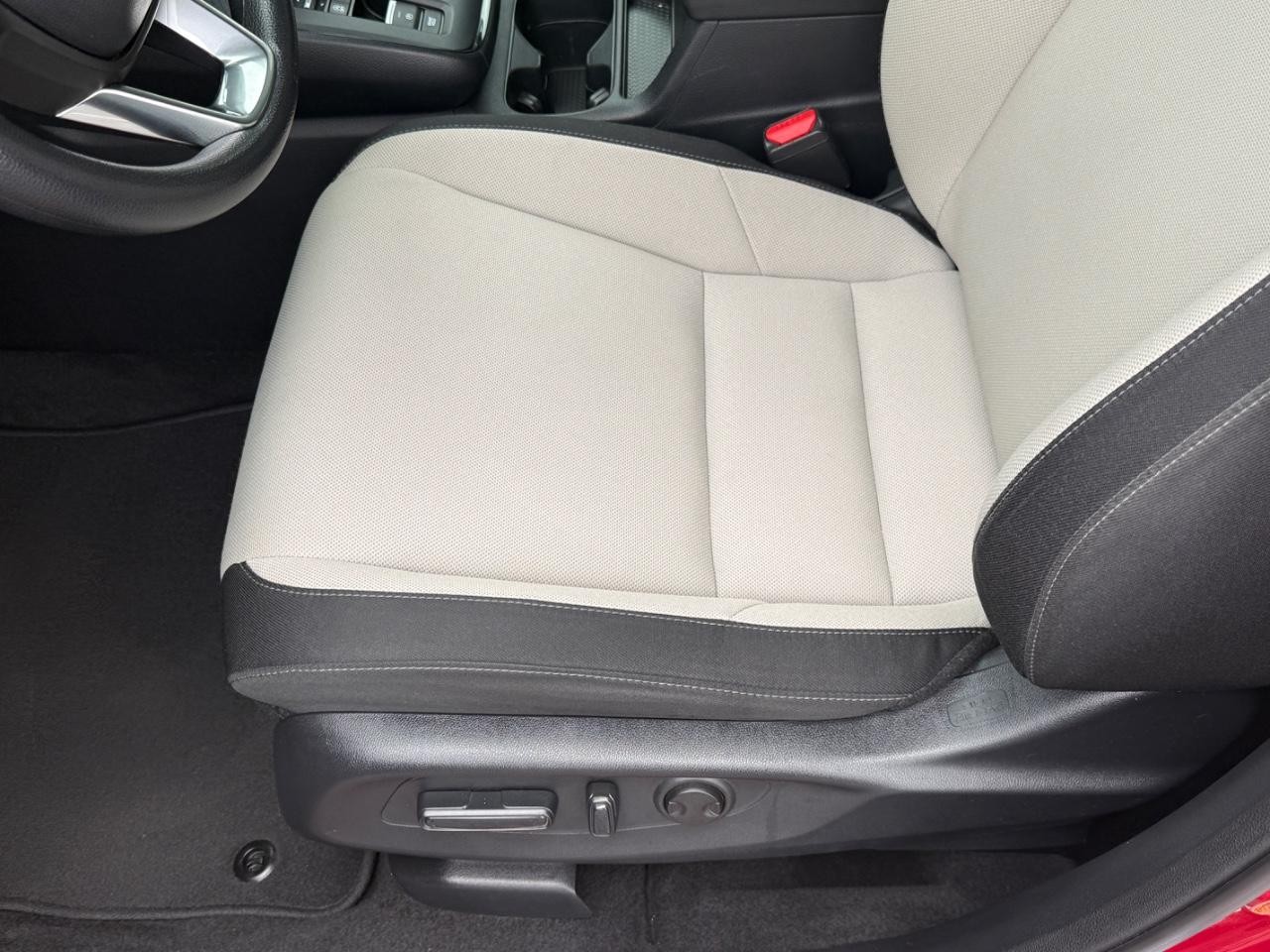 Honda CR-V Vehicle Full-screen Gallery Image 16