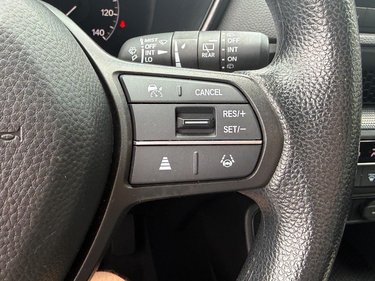 Honda CR-V Vehicle Full-screen Gallery Image 18
