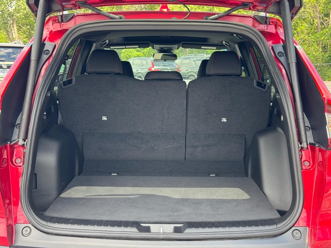 Honda CR-V Hybrid Vehicle Full-screen Gallery Image 05