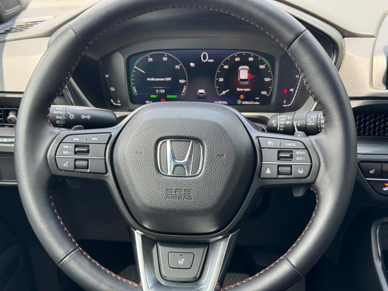 Honda CR-V Hybrid Vehicle Full-screen Gallery Image 13