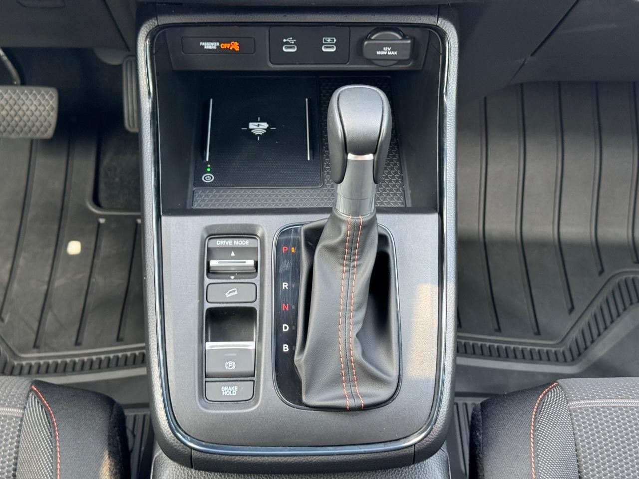 Honda CR-V Hybrid Vehicle Full-screen Gallery Image 16