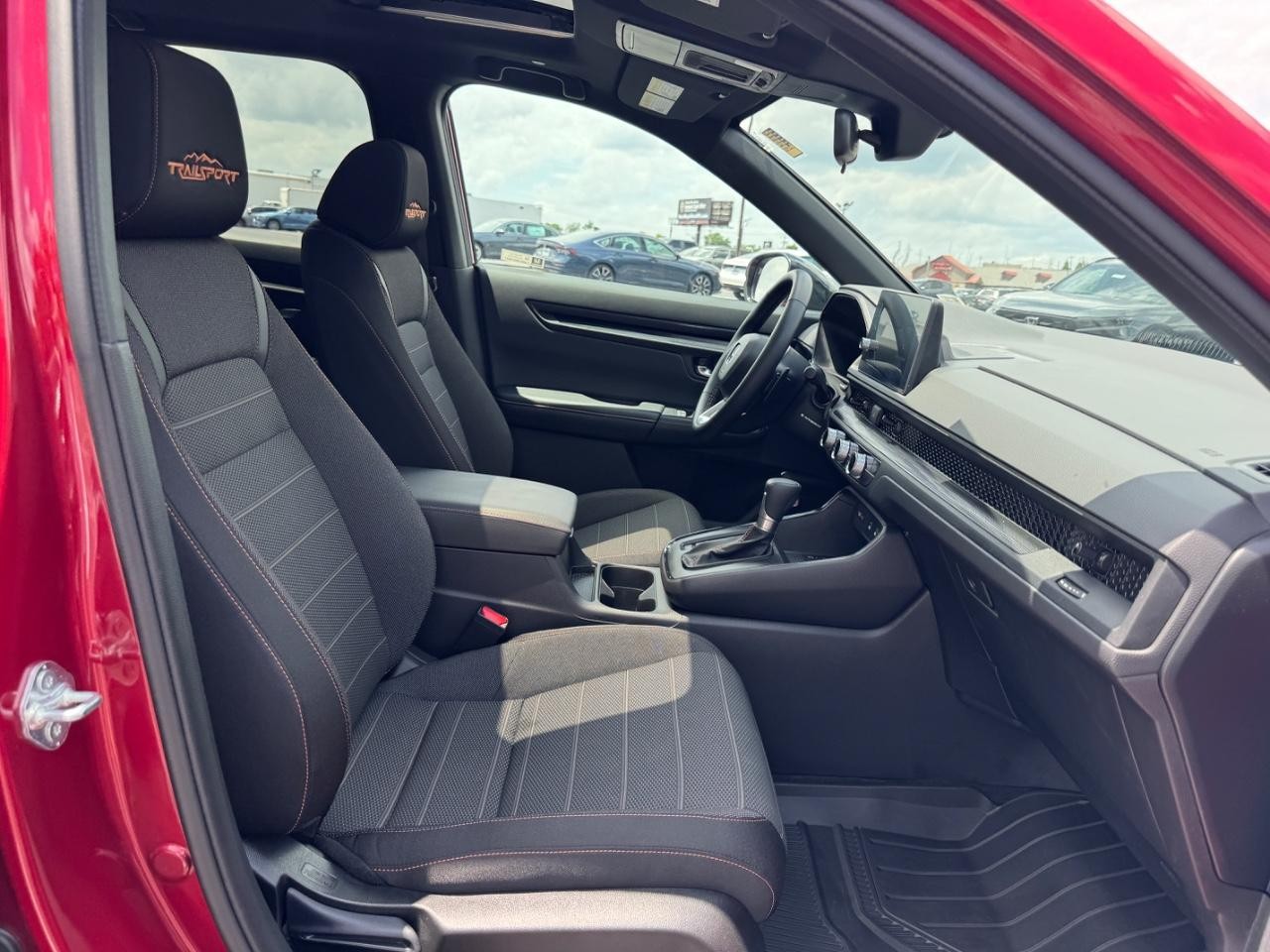 Honda CR-V Hybrid Vehicle Full-screen Gallery Image 18