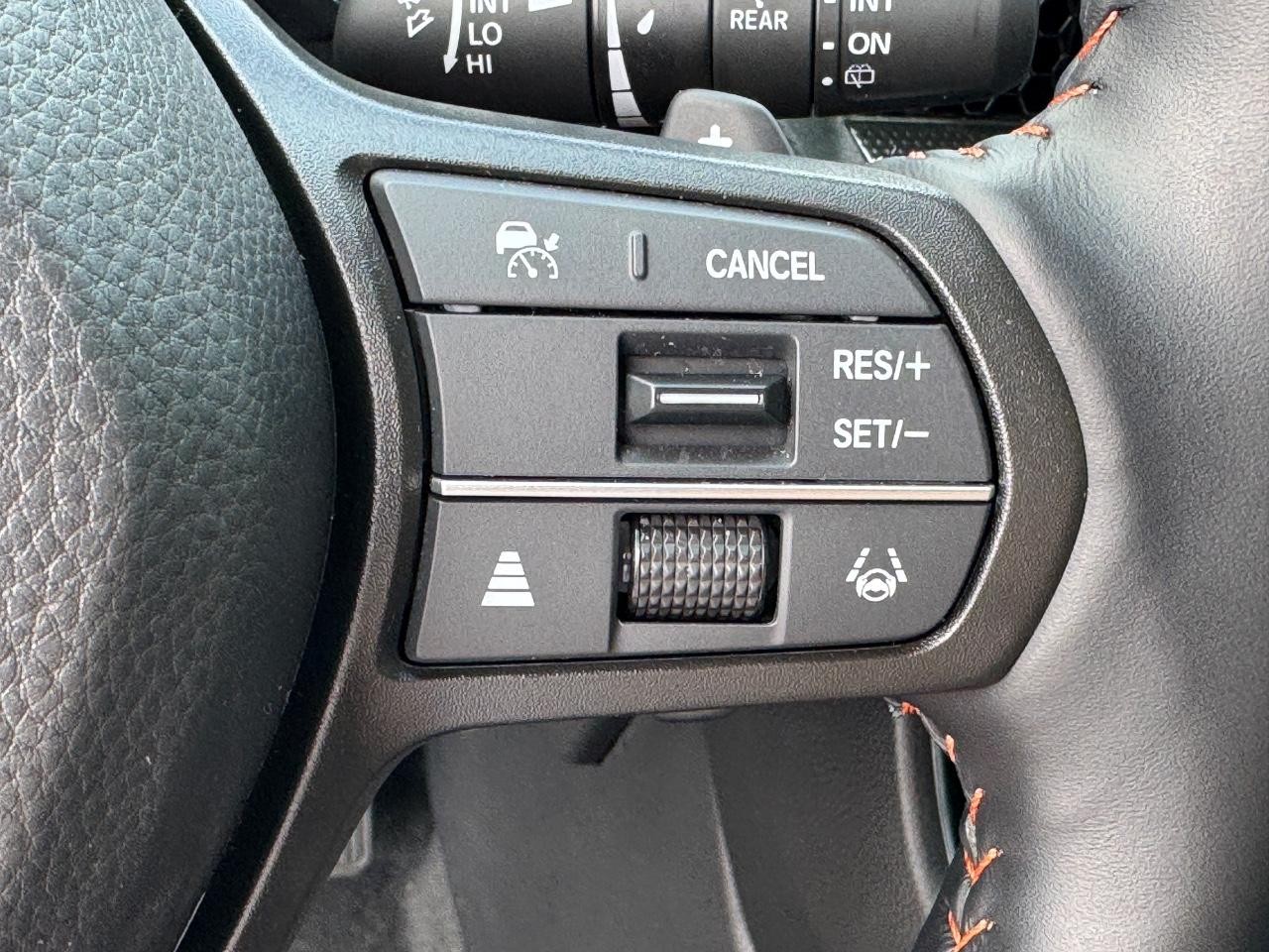Honda CR-V Hybrid Vehicle Full-screen Gallery Image 23