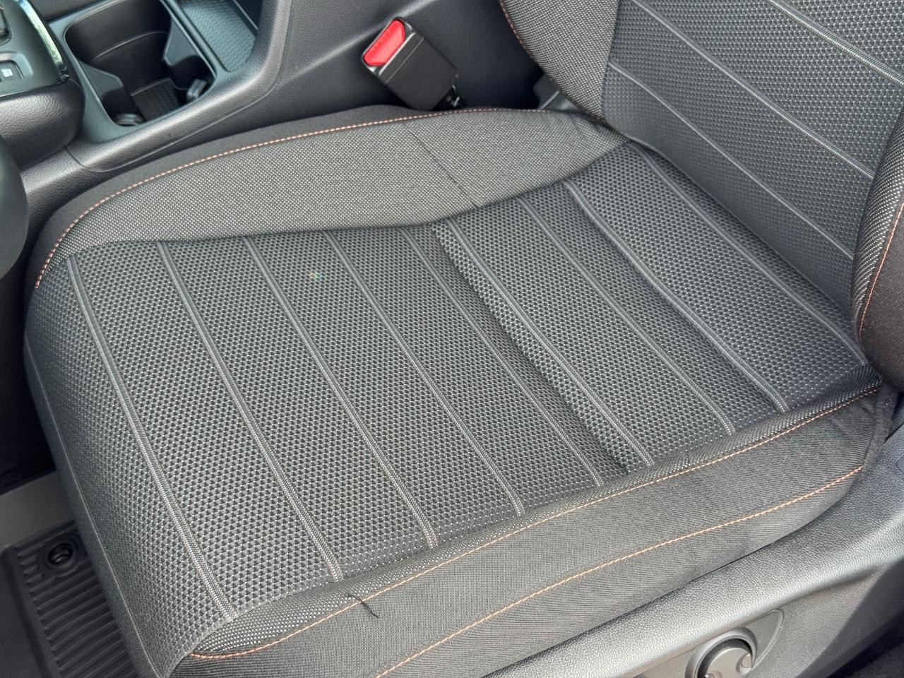 Honda CR-V Hybrid Vehicle Full-screen Gallery Image 27