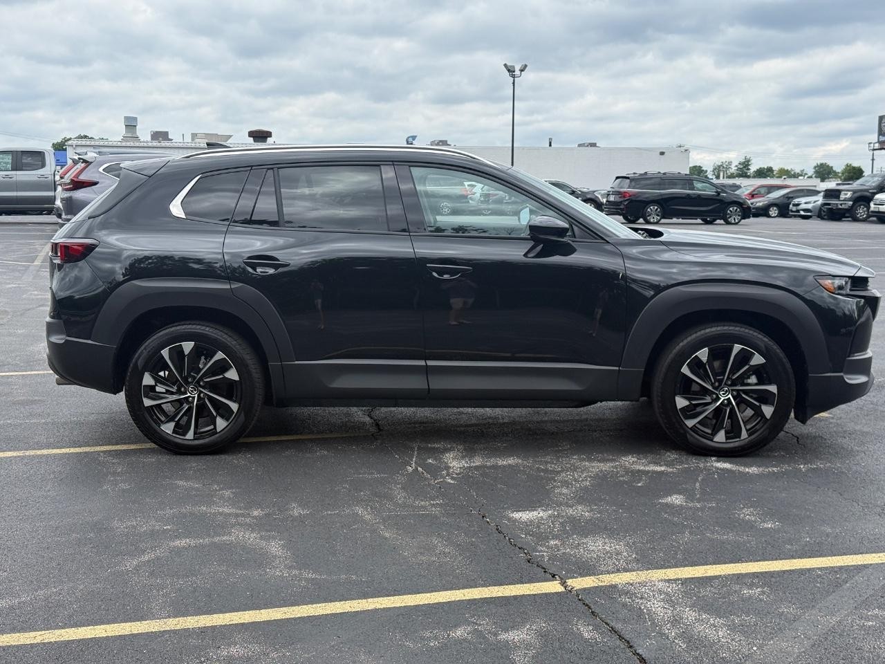 Mazda CX-50 Hybrid Vehicle Full-screen Gallery Image 02