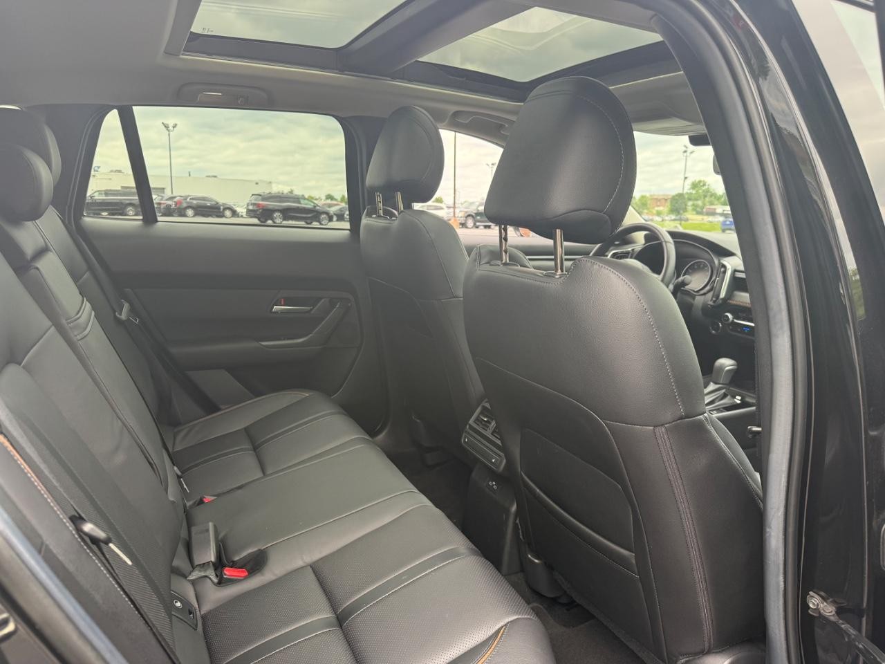Mazda CX-50 Hybrid Vehicle Full-screen Gallery Image 10