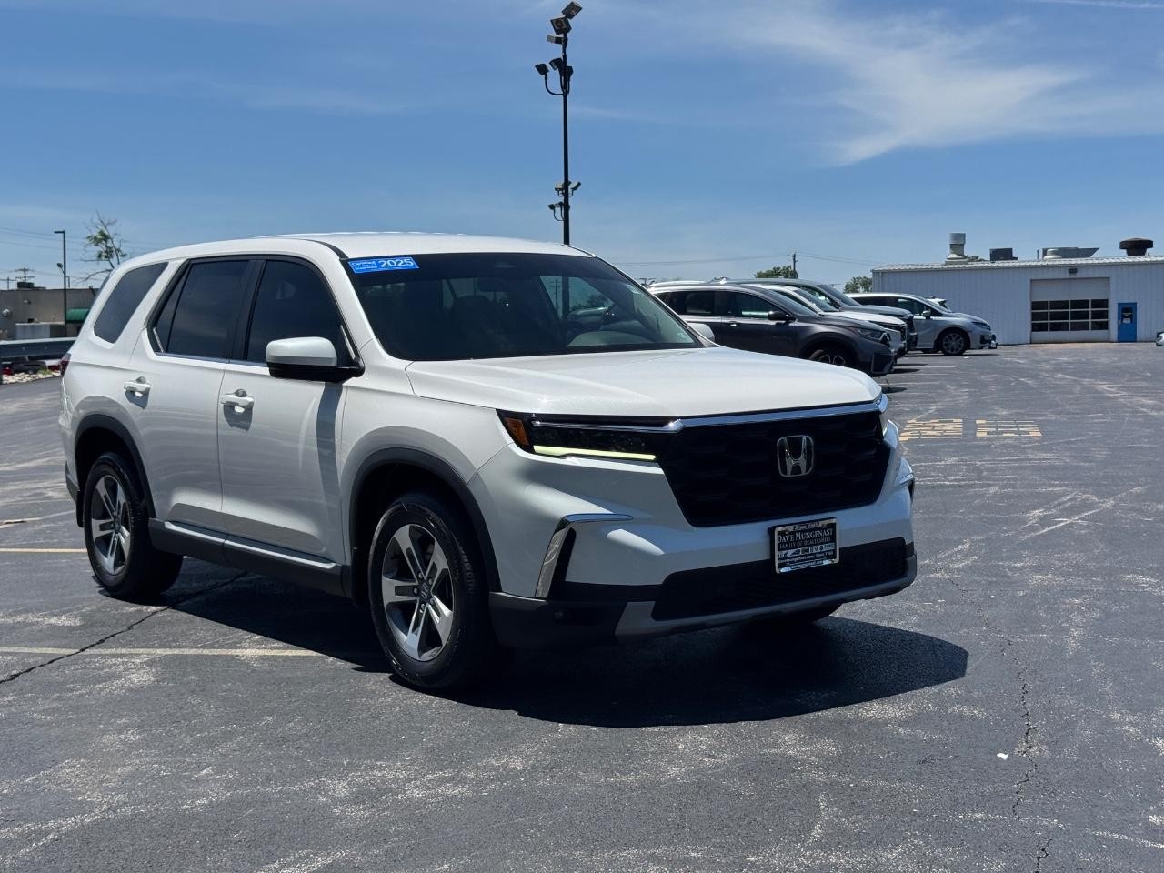 Honda Pilot Vehicle Full-screen Gallery Image 02