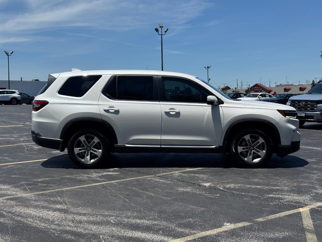 Honda Pilot Vehicle Full-screen Gallery Image 03
