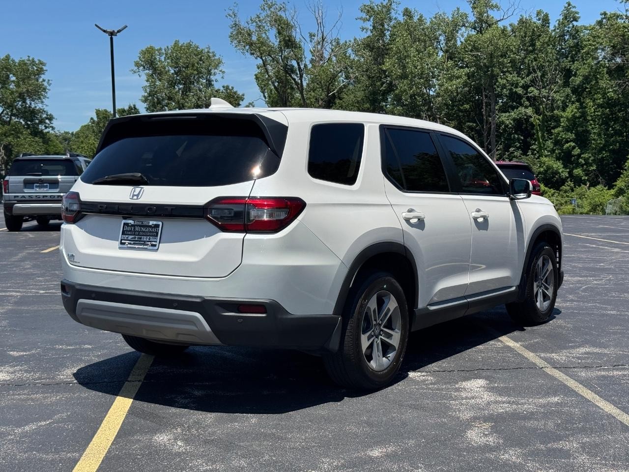 Honda Pilot Vehicle Full-screen Gallery Image 04