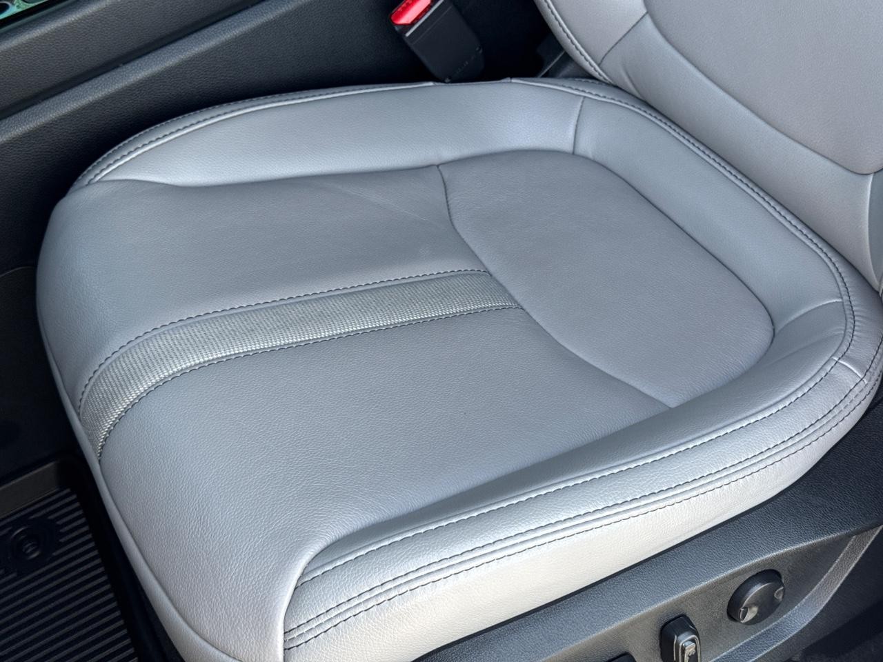 Certified Used 2025 Platinum White Pearl Honda AWD EX-L image 26