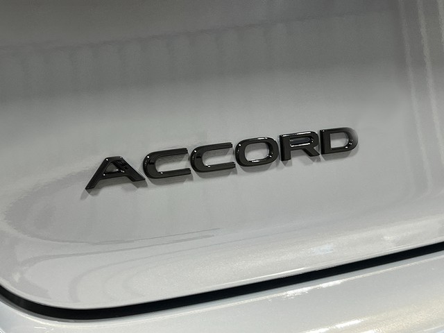 Honda Accord Hybrid Vehicle Full-screen Gallery Image 08