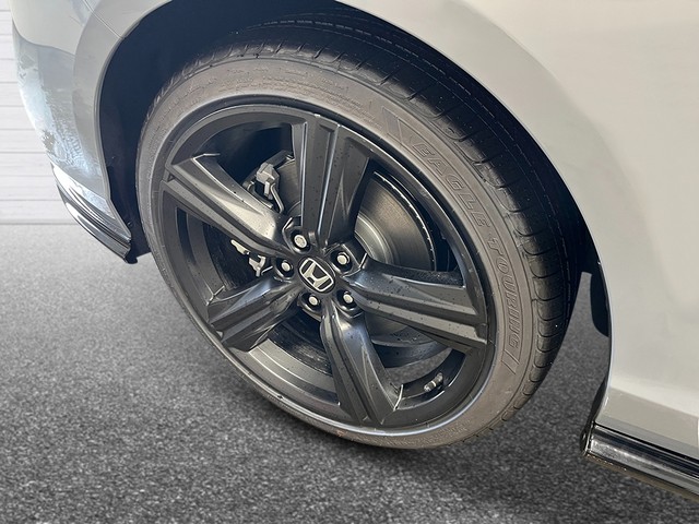 Honda Accord Hybrid Vehicle Full-screen Gallery Image 12