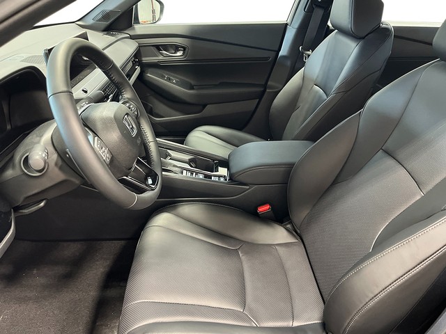 Honda Accord Hybrid Vehicle Full-screen Gallery Image 17